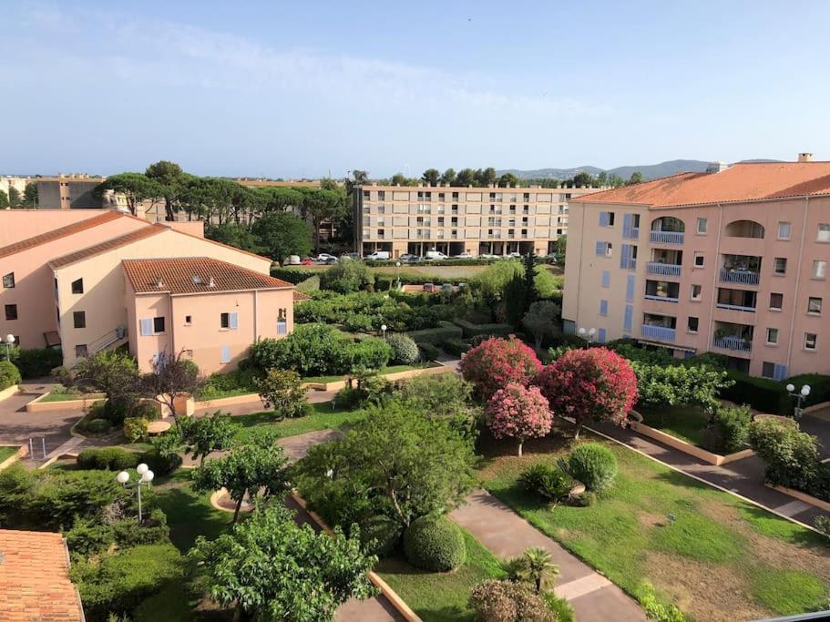 Appartement Spacieux 65M2, Avec Piscine Et Parking Fréjus Extérieur photo